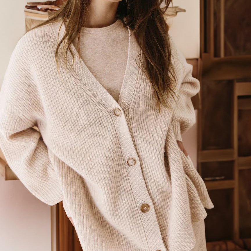 AVA JOLENE | HOODED ZIP-UP JACKET WITH FLAP POCKETS FOR WOMEN